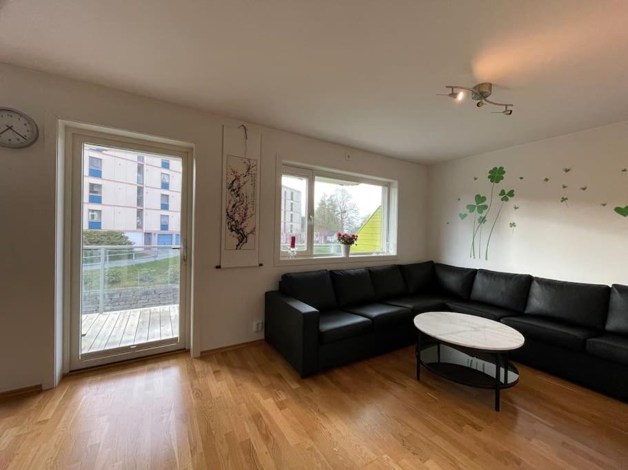 3 Sleeping Rooms For 82M2 Which Direct Traffic To Airport And City Center Берген Экстерьер фото