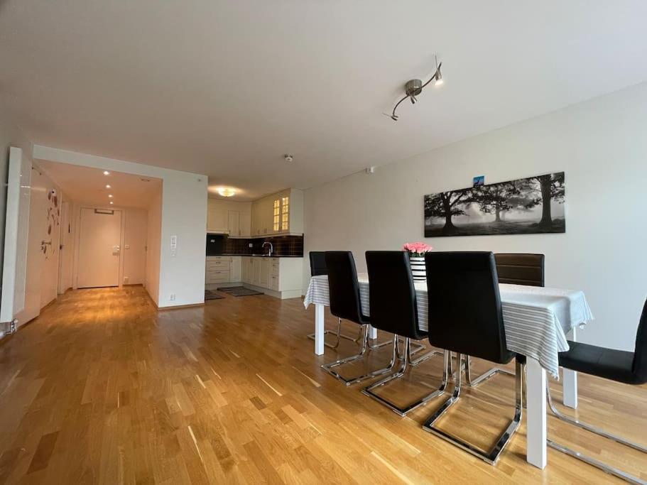 3 Sleeping Rooms For 82M2 Which Direct Traffic To Airport And City Center Берген Экстерьер фото